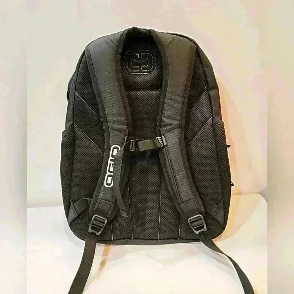 OGIO Black/Silver Excelsior Carry-On Commuter Backpack 13B1012 - Picture 4 of 7